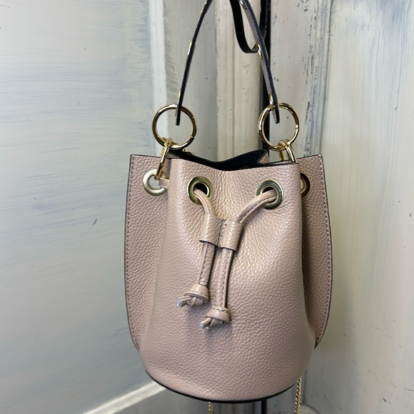 Elegant Cream Bucket Bag - Picture 2 of 13